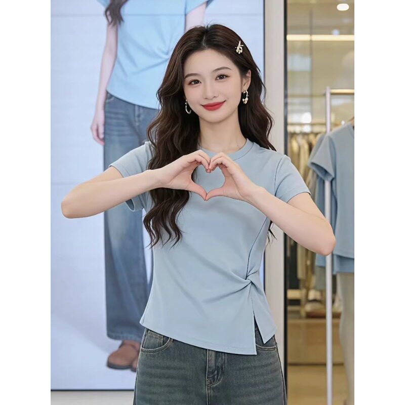 Áo thun nữ short-sleeve với thiết kế thắt nút cổ tròn phong cách Hàn Quốc, phù hợp mùa hè, dáng slim-fit.