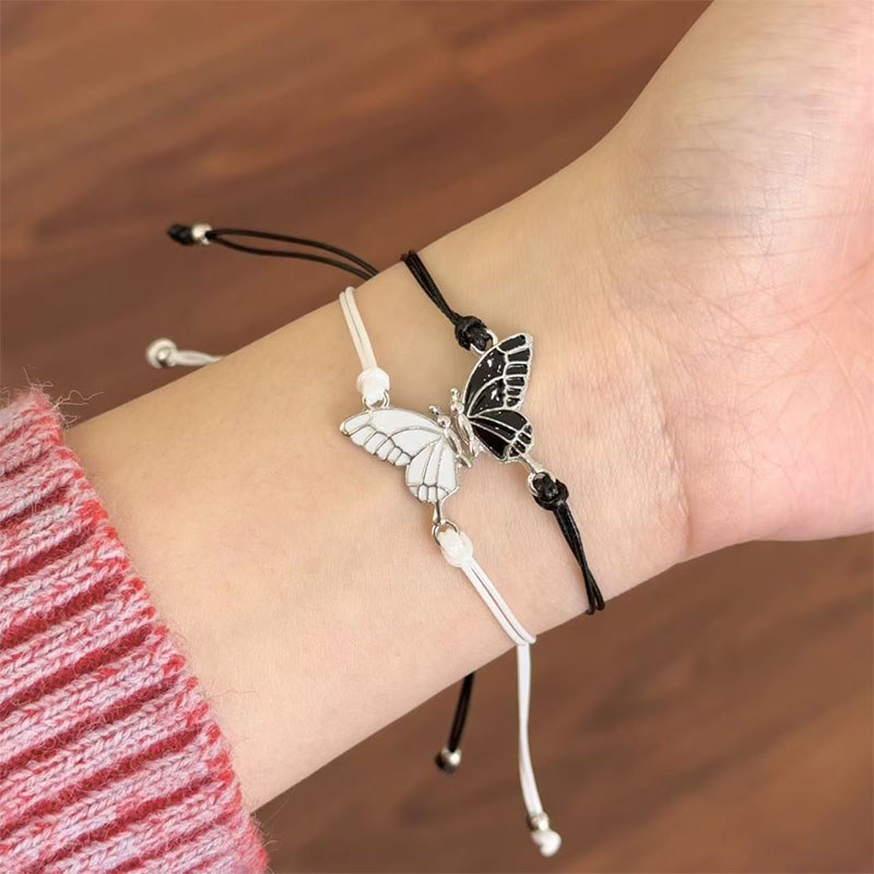 Vòng tay bướm dệt thời trang và dây đeo cổ tay tinh tế - quà tặng hoàn hảo cho bạn bè