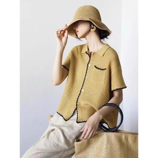 <![CDATA[Áo thun nữ tay ngắn thiết kế cổ polo màu sắc đối lập]]>
