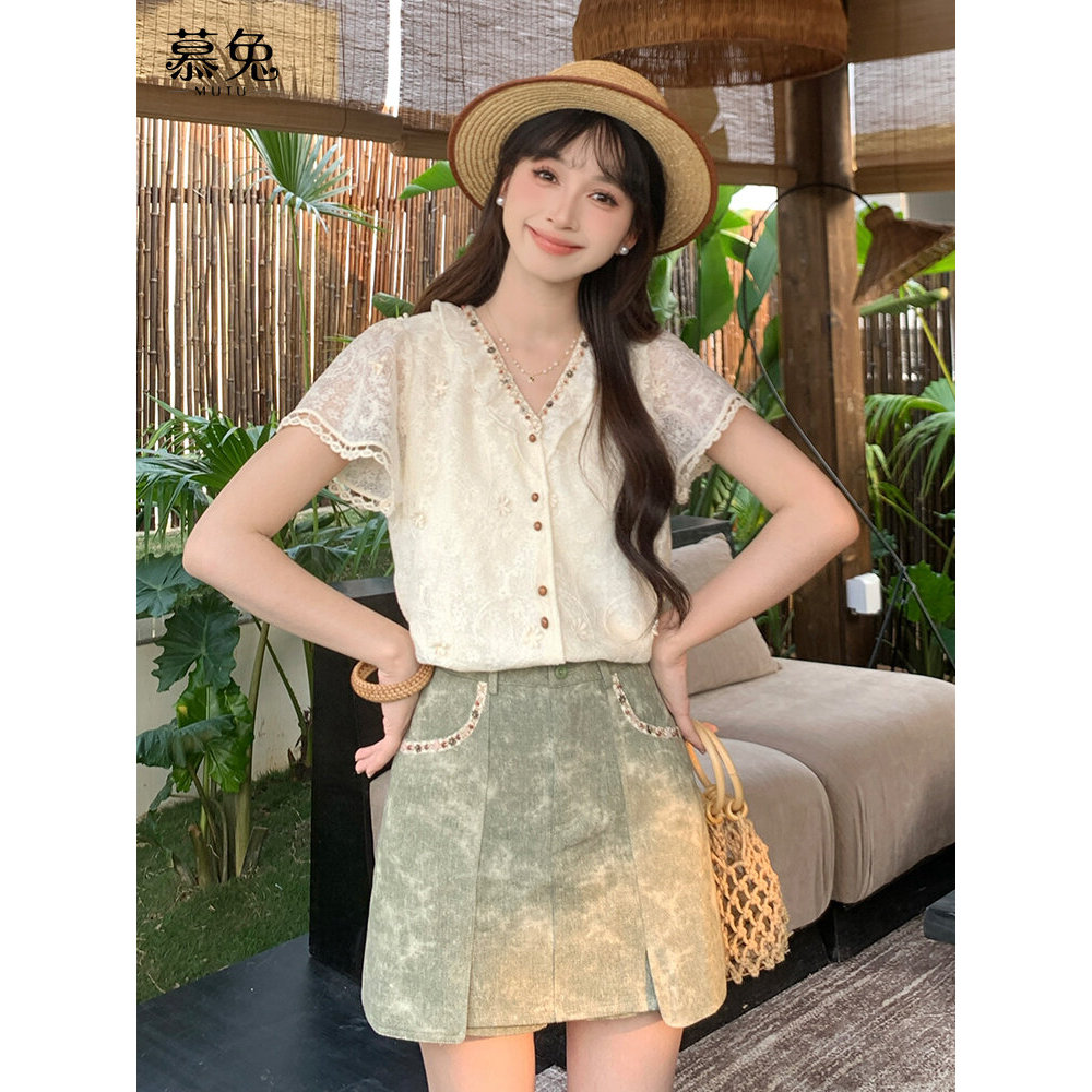 Mutu Áo sơ mi ngắn tay nữ phong cách Pháp cổ chữ V, cảm giác ba chiều và họa tiết hoa đẹp