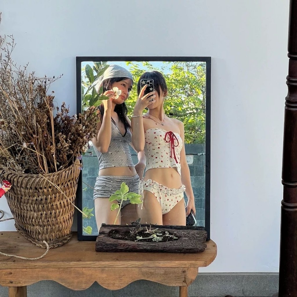 Bikini sling in hình ngực nhỏ - Đồ bơi nước ngọt