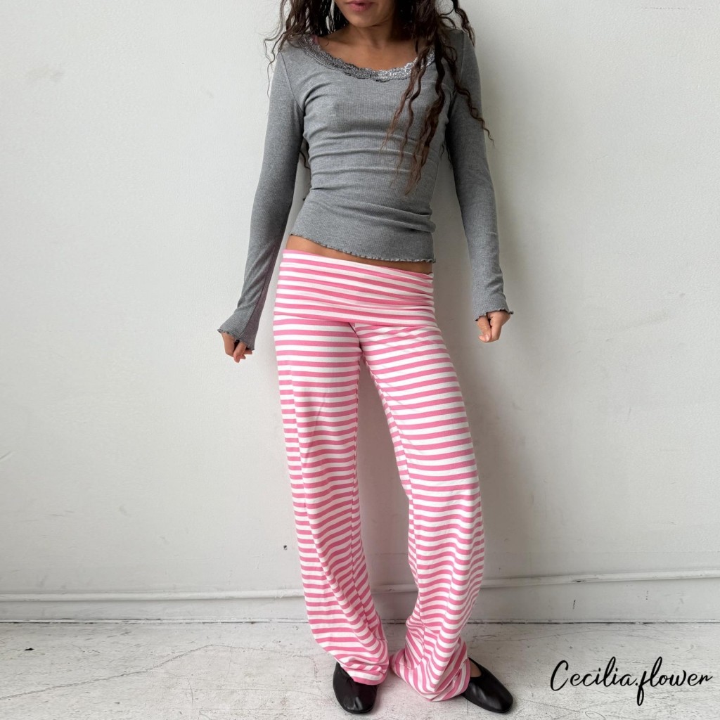 Quần Sweatpants dành cho phụ nữ với thiết kế dáng rộng thoải mái và họa tiết sọc dập ly