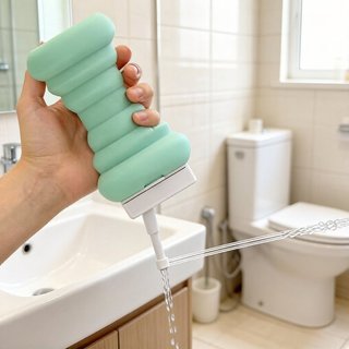 Bình xịt vệ sinh gập gọn 600ml silicone cao cấp không rò rỉ dành cho phụ nữ trẻ du lịch móc treo