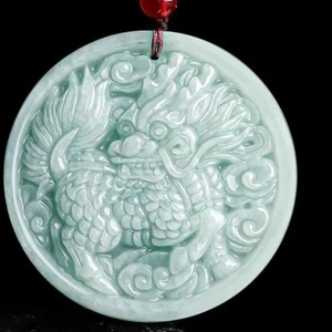 Mặt dây chuyền ngọc lục bảo xanh nhạt kirin mang lại may mắn với thiết kế đơn giản