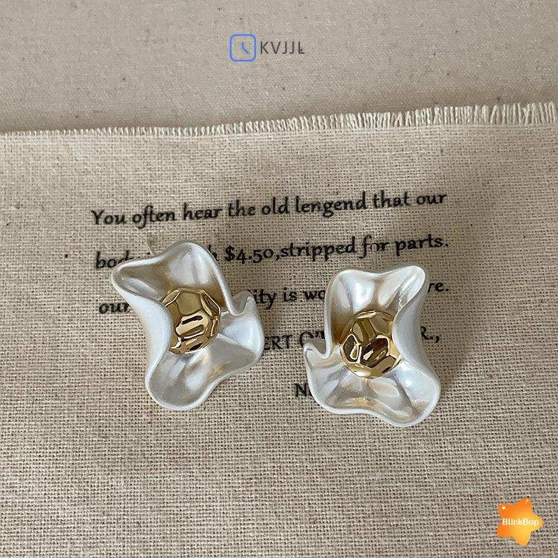 <![CDATA[Bông tai hình hoa đỏ thiết kế tinh tế và đơn giản]]>