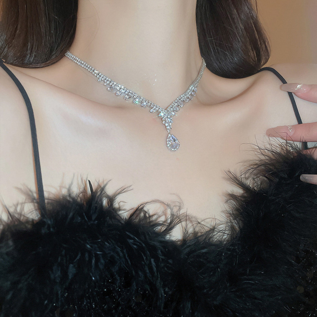 Bộ trang sức 2 món tráng kim cương giả, phù hợp cho phù dâu trong đám cưới