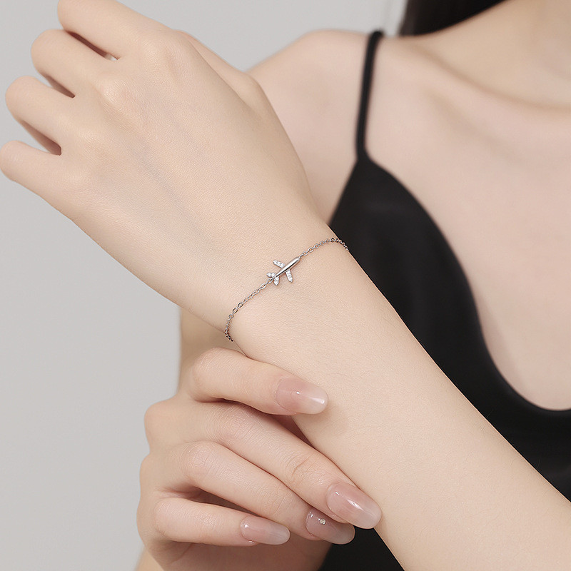 Máy bay đính kim cương - Vòng tay nữ nhỏ gọn, thời trang và độc đáo