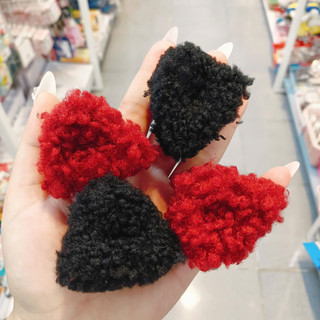 ĐÔI CÀO LÔNG TAM GIÁC MÀU ĐỎ ĐEN PHỤ KIỆN TÓC DỄ THƯƠNG GIÚP BÉ XINH XẮN NỔI BẬT MỖI NGÀY