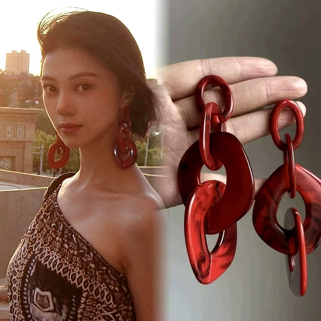 Bông tai hình học màu đỏ phóng đại thiết kế retro thời trang, phụ kiện cá tính dành cho nữ