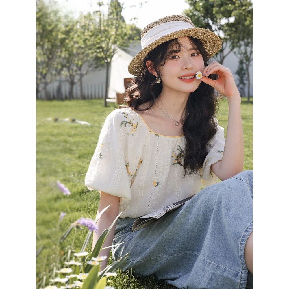 MUTU | Áo sơ mi nữ cổ vuông thêu họa tiết bong bóng vintage, thiết kế thanh lịch cho mùa hè