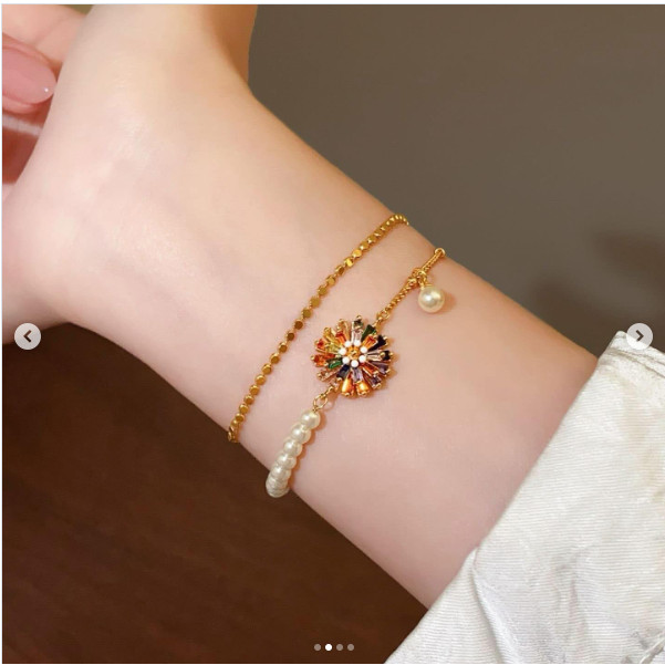 LẮC TAY GOLLIC NGỌC TRAI MIX CHARM HOA CÚC