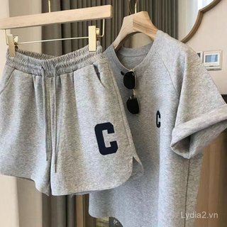 Áo thun và quần short thể thao phiên bản Hàn Quốc chất lượng chính hãng, phù hợp mặc hàng ngày vào mùa hè.