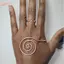 Vòng tay handmade từ đồng có thể điều chỉnh, phù hợp với phong cách năng lượng Reiki và xoắn ốc.