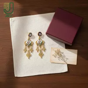 Bông tai phong cách cổ điển phương Tây, dài, đẹp mắt - Quà tặng tuyệt vời