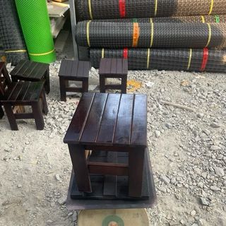 Ghế gỗ. Ghế chàm gỗ tự nhiên. Ghế đẩu. kícḣ thước  25x25 cm. Ghế đã phun PU và sơn màu. Làm từ những thanh gỗ xuất khẩu