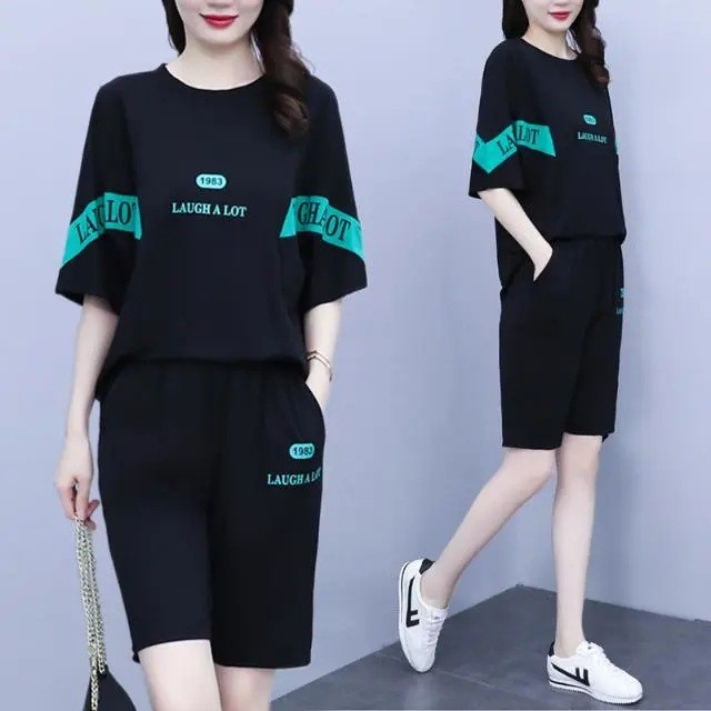 Bộ đồ thể thao dành cho nữ, bộ 2 mảnh gồm áo rộng ngắn tay và quần short rộng rãi, chất liệu vải Sợi Polyester