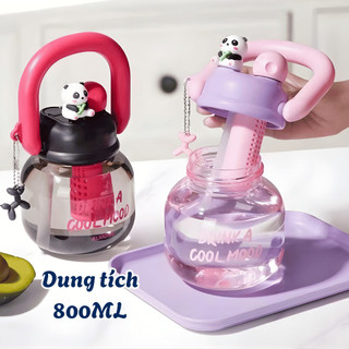 Bình Nước Gấu Trúc Nhựa An Toàn 800ml MAISON, Bình Nước Kèm Charm Dễ Thương, Có Lõi Lọc Tiện Dụng