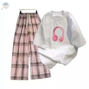 bộ đồ nữ Quần caro ống rộng màu hồng+ Áo phông hình chiếc tai nghe-quanao94