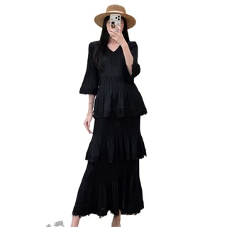 Đầm Miyake xếp ly mùa xuân, cổ chữ V, thắt lưng nẹp ren, dáng trumpet