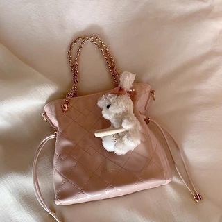 Túi Chio Hobo Rút Eo Trám Charm Gấu Bóng Chày