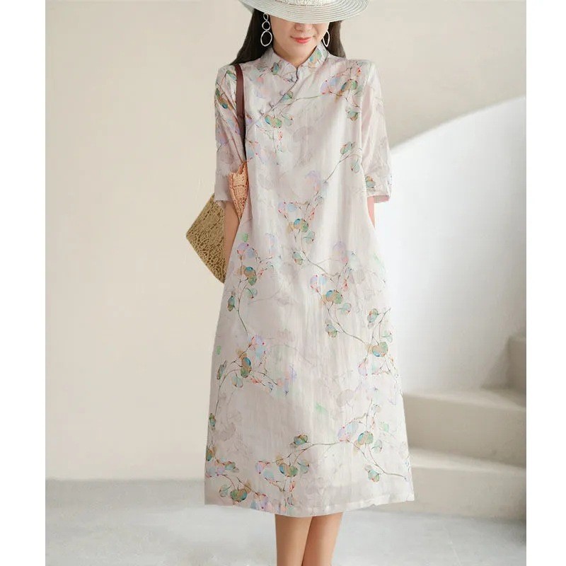 Đầm sườn xám cao cấp được thiết kế lại với cổ đứng dành cho nữ, thiết kế eo rộng rãi , đầm dáng dài vừa phải, tôn dáng