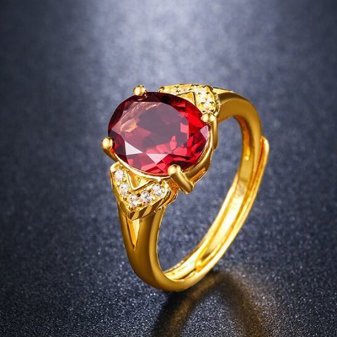 Nhẫn Đôi Ruby Và Pha Lê Đỏ Sang Trọng Với Thiết Kế Mở Kẻ Sọc