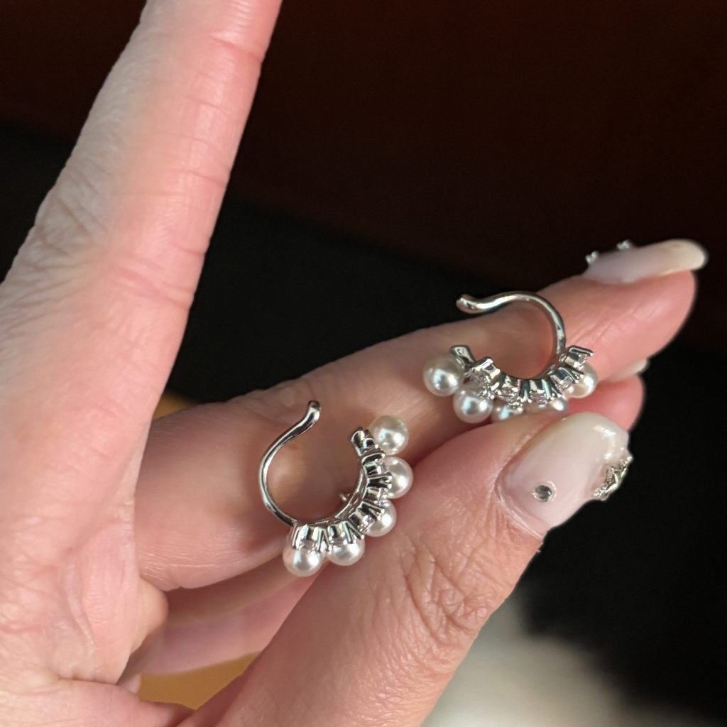 Mặt dây chuyền zircon và kẹp tai ngọc trai dành cho nữ, thiết kế không xuyên thấu