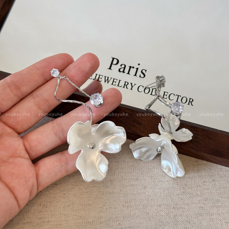 Zircon Earrings Silver Floral Design - Style Inspired by Vacations, Clip-On Type