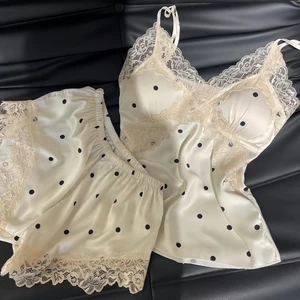 Phiên Bản Hàn Quốc Bộ Đồ Ngủ Tay Ngắn Phong Cách Mỏng Ice Silk Suspender Quần Short Phù Hợp Với Chấm Bi Ngọt Ngào Ren Váy Ngủ Loungewear