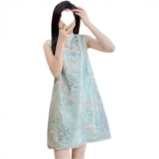 Chiếc váy mang phong cách Trung Hoa cổ điển kết hợp thiết kế hiện đại, tạo vẻ đẹp thanh lịch, nhẹ nhàng và nữ tính