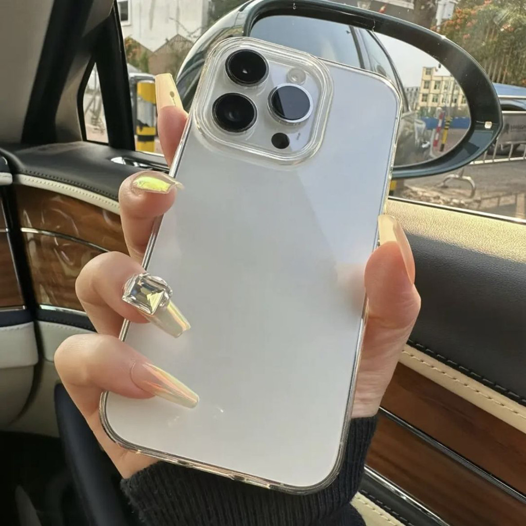 High transparency and large holes are suitable for iPhone16promax phone cases16Transparent