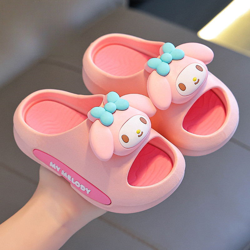 Dép trẻ em Kuromi dành cho bé trai và bé gái, cùng phong cách, dép chống trượt mùa hè để sử dụng trong phòng tắm
