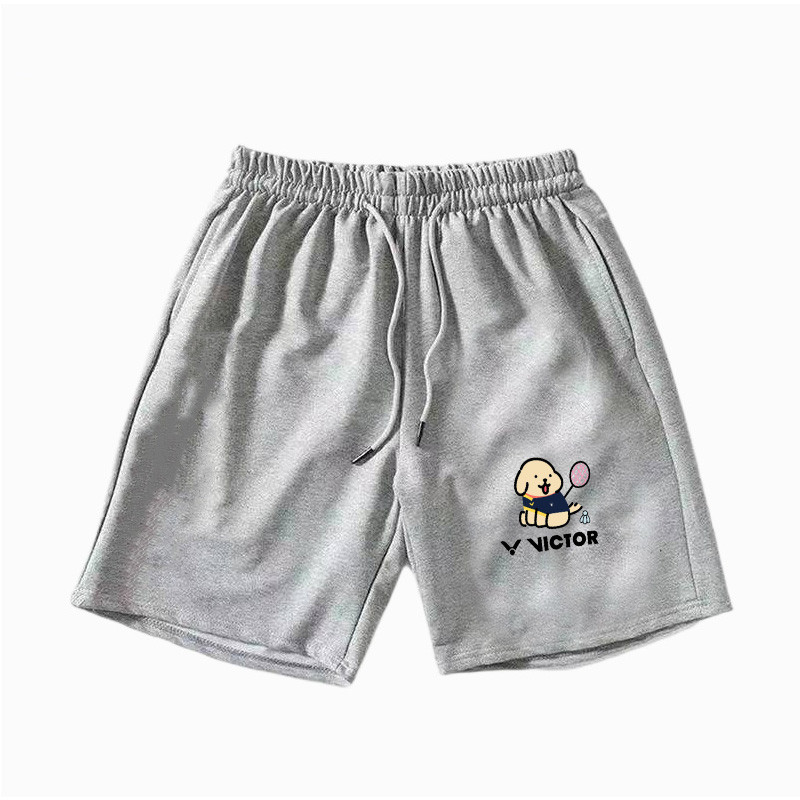 Quầnshort Victor dành cho mùa hè, thích hợp cho cả nam và nữ, dùng cho các hoạt động như chạy bộ và bóng rổ.