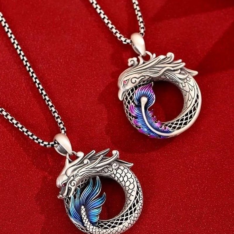 Vòng cổ phong cách dân tộc với họa tiết rồng và phượng