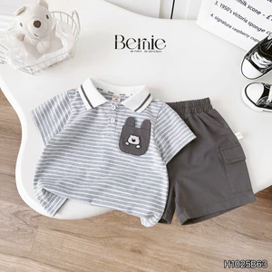 Set polo cộc tay kẻ ngang Sleeping Dog phối quần short kaki Bernie cho bé trai 9-24kg