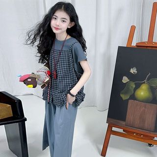 Bộ đồ bé gái mùa hè – áo thun phối áo hai dây caro và quần ống rộng phong cách Hàn Quốc