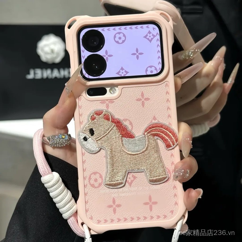 Họa Tiết Pony Thích Hợp Cho iPhone17promax Ốp Điện Thoại 16 / 15 / 14 Dây Da Cừu Dễ Thương Phong Cách Nữ Tính