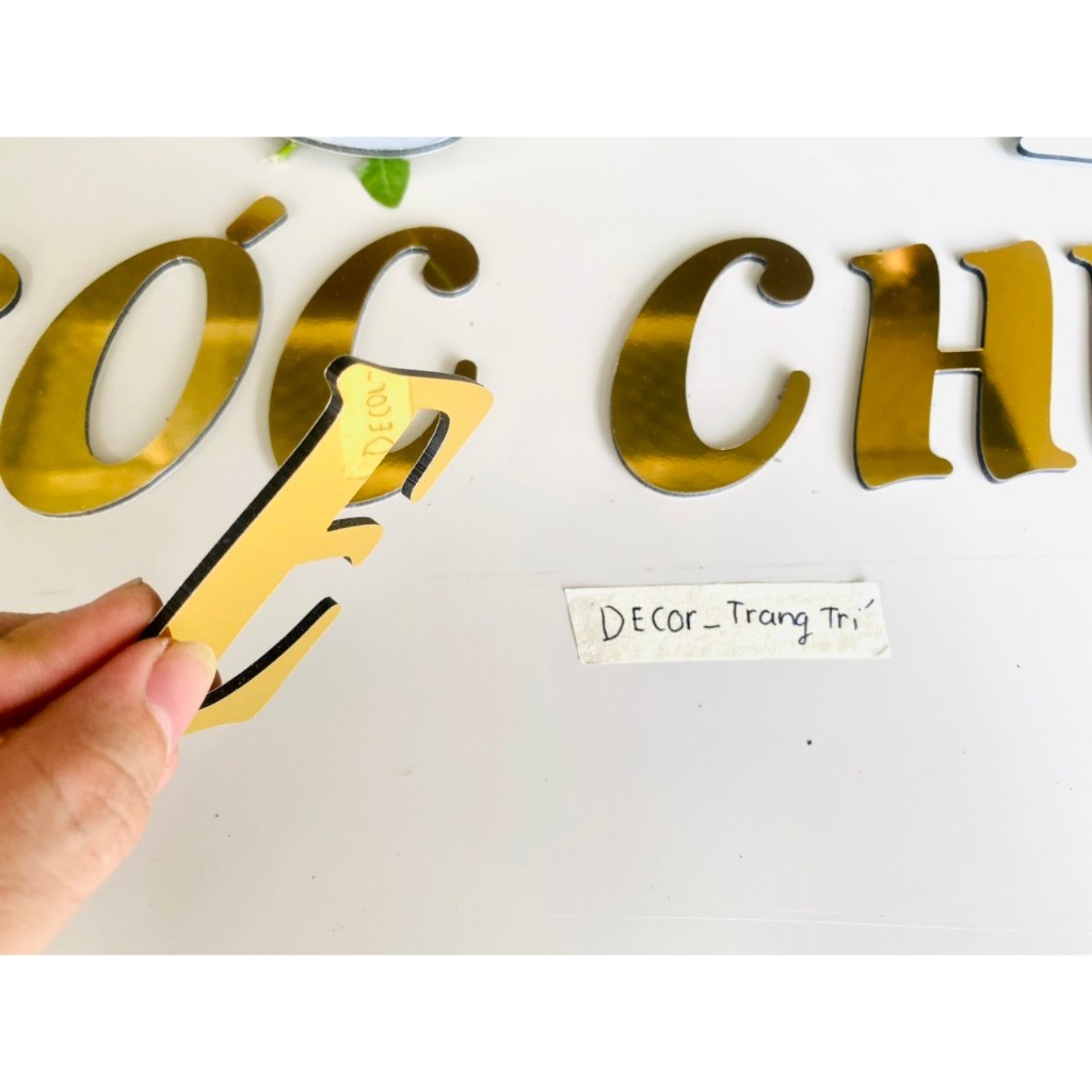 Chữ alu gương vàng nét mềm cao 8cm dày 3 mm trang trí tường, quán cafe, spa...
