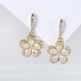 Dây chuyền thép titan thời trang với hoạ tiết cánh hoa khảm zircon nhỏ và bộ bông tai hoa anh đào