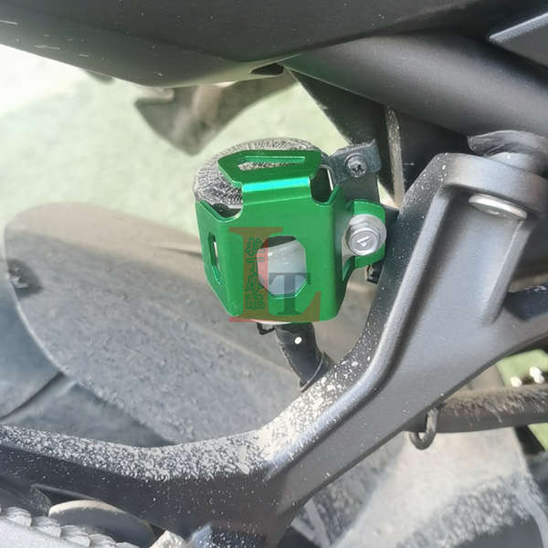 Nắp bình dầu sau sửa đổi ZX4R ZX4RR thích hợp cho Kawasaki ZX25R nắp bảo vệ bơm bình dầu sau hợp kim nhôm ZX25R