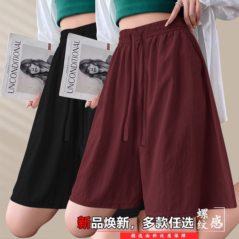 Quầnshort lụa băng thể thao dành cho nữ, phù hợp mùa hè với thiết kế rộng rãi, giúp giảm béo ở vùng bụng.