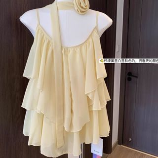 Kích thước lớn camisole mùa hè từ voan nhiều lớp và ruy băng hoa lá sen, thiết kế đơn giản không tay có thể điều chỉnh.
