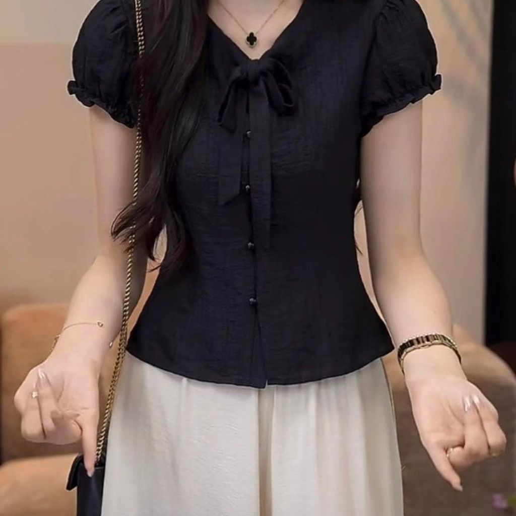Áo sơ mi nữ tay bong bóng cổ chữ V mỏng nhẹ, phù hợp mùa hè