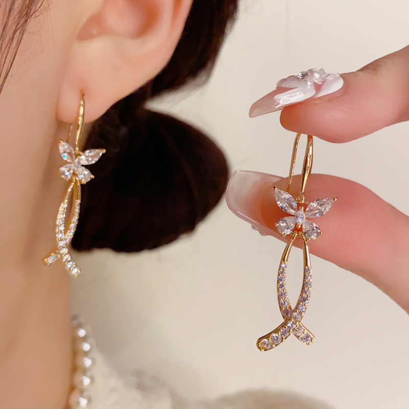 Bông tai tua rua hình bướm ngọt ngào thời trang