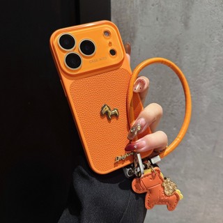 Phim Bảo Vệ Ống Kính Kính Làm Giàu 3D Ngựa Vàng Cam Da PU Wrsit Dây Đeo Vỏ Điện Thoại Cho iPhone 17Promax 14 15 16 Pro Max 17Pro Vỏ Di Động Nữ Chống Sốc