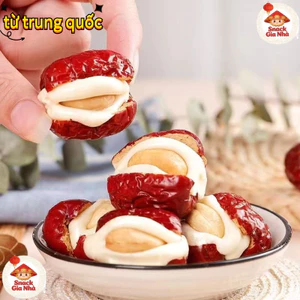 500gám táo đỏ kẹp sữa lạc đà siêu ngon.Khoảng 70-80 miếng mỗi kilogram; ngon và có kết cấu mềm, dai.