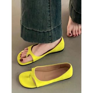 Giảm giá hấp dẫn!Giày Sandal Thiết Kế Niche Nữ Mùa Xuân Hè 2025 Gót Đế Bằng Bên Ngoài Mặc Gót Chân Đế Thời Trang Flip-Flops Đẹp Hợp Thời Trang Giày Đế Bằng Nữ [Giao Hàng Ngày 10 Tháng Ba]