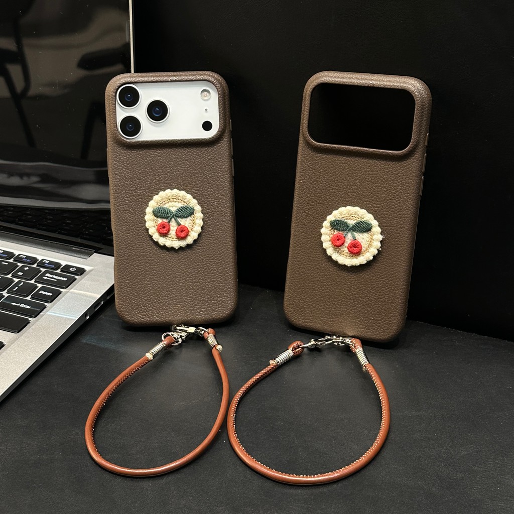 Ốp lưng iPhone 3D màu nâu có dây đeo tay phù hợp cho iPhone 17 Pro Max iPhone 17 16 15 14 13 12 11