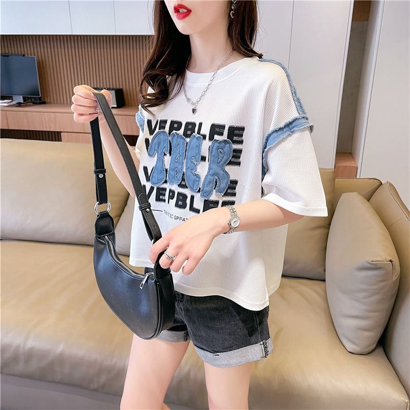 Áo thun denim phối vải chắp ghép dành cho nữ, in chữ thời trang, cổ tròn, dáng rộng, cỡ lớn, trẻ trung và giản dị