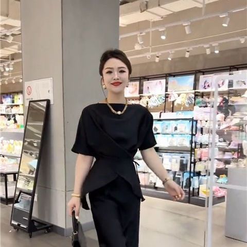 Váy Satin Tay Ngắn Dáng Ôm - Phong Cách Mùa Hè Thời Trang 2026